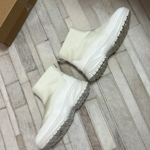 Ugg woman’s booties - Picture 3 of 10